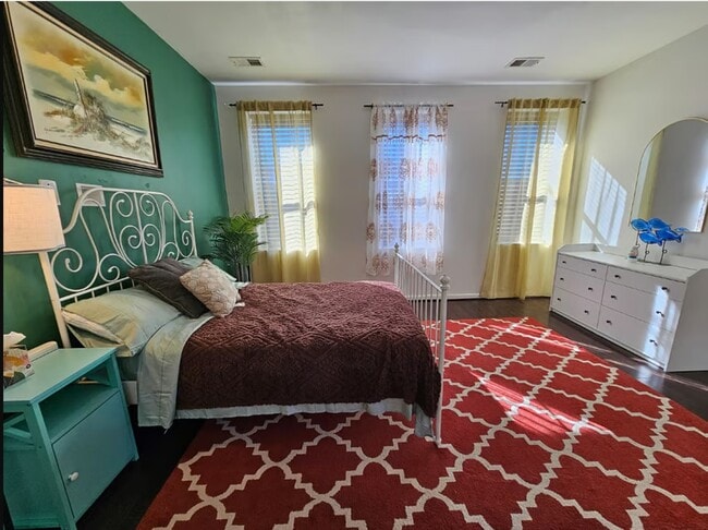 Photo - 2517 Saint Paul St Unidad #3