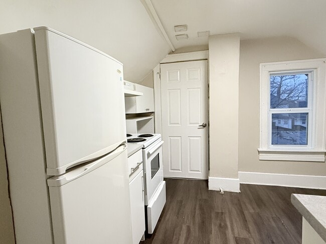 Photo - 1073 Albert Rd