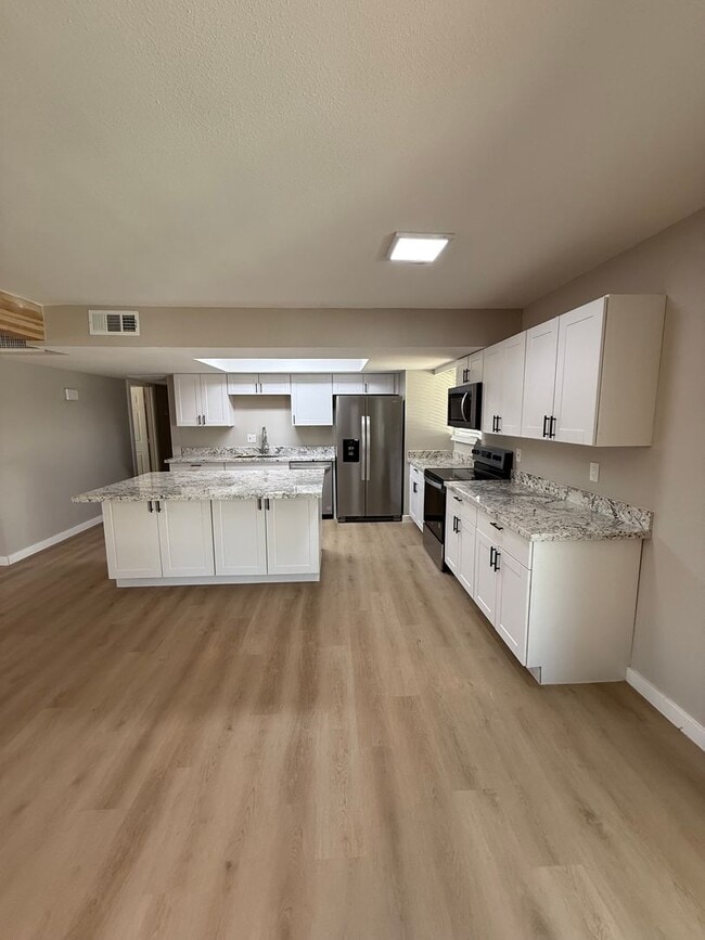Building Photo - 5 Bedroom 3 Bathroom- Mill & Baseline Rental