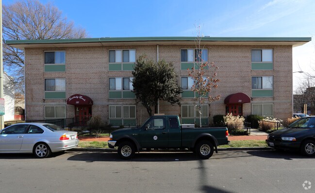 Photo - Kentucky Courts Apartments