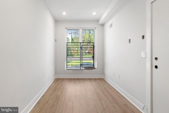 Photo - 2207 N Franklin St Unidad 1