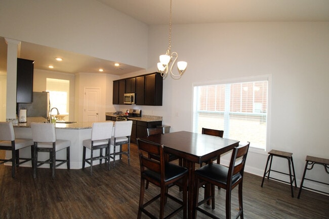 Photo - 445 Kittiwake Ln
