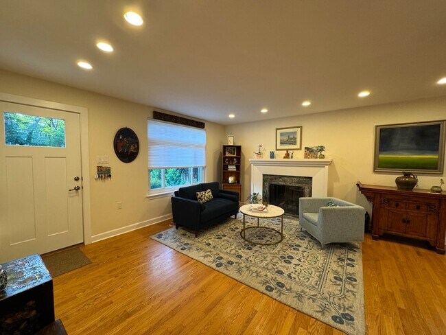 Photo - Fantastic 5 Bed 3 Bath Single Family Home ...