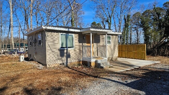 Building Photo - 1372 Ridge Rd