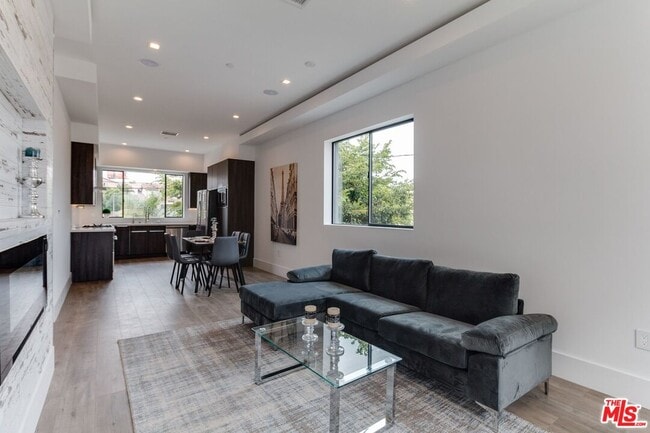 Building Photo - 4830 1/2 Pickford St Rental