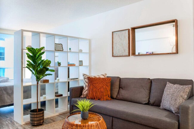 Photo - 1 SE 12th St Unit FL17-ID1022185P