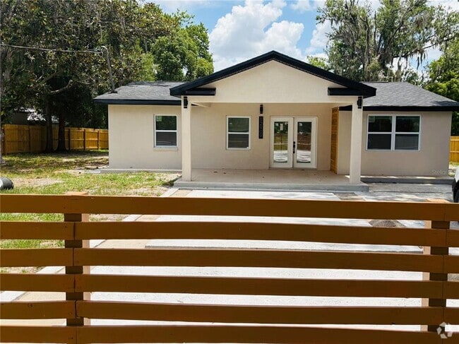 Building Photo - 12909 Forest Hills Dr Rental