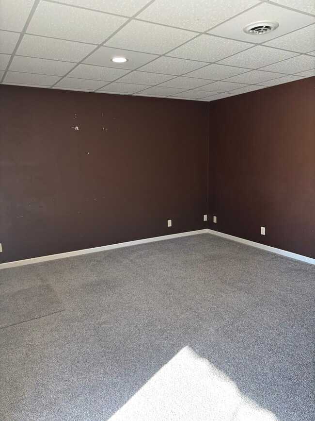 Livingroom - 211 E Franklin Street Unit Lower Apartment