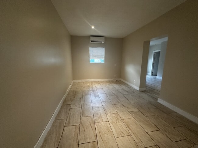 Building Photo - 3467 SW 23rd St Rental