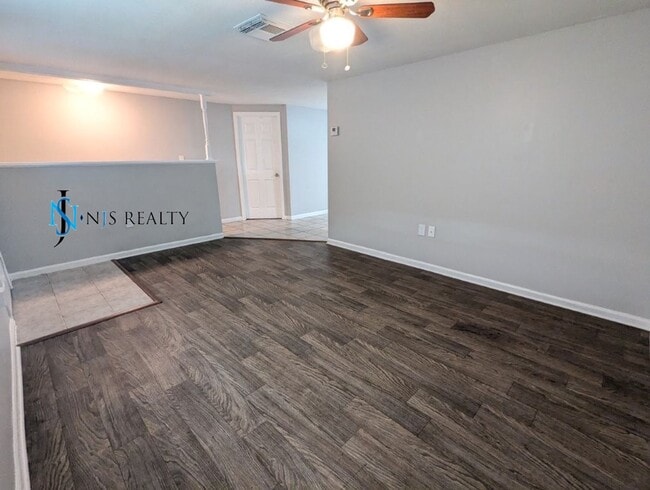 Photo - BEAUTIFUL, Large - 4/2 1500 Sq. Ft., Renov...