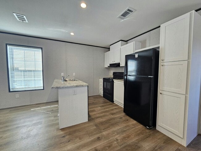 Photo - 549 Suwanee Dr