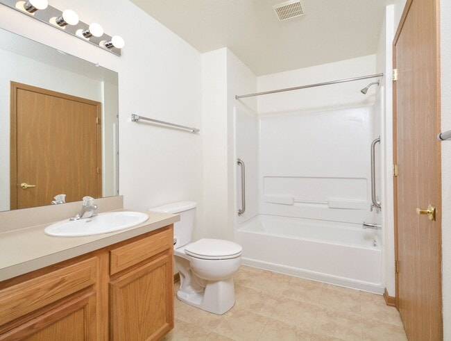 Photo - The Waterford Apartments