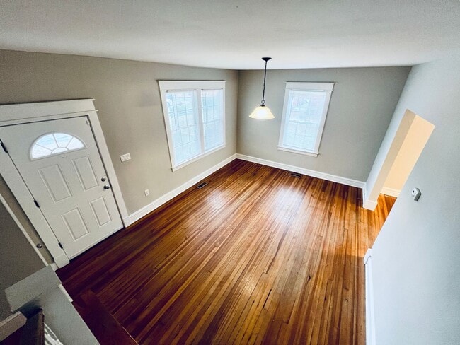 Photo - Beautifully Renovated 4bdrm/2bth Home Located in Richmond's Southside!!