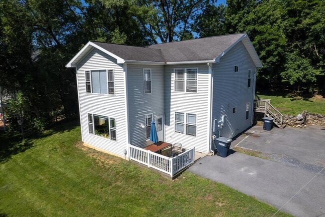 Building Photo - 1321 Mt Clinton Pike Unit Apt A