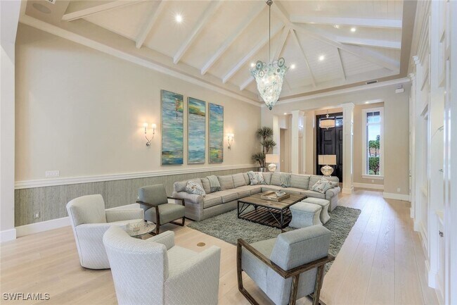 Building Photo - 425 Harbour Dr