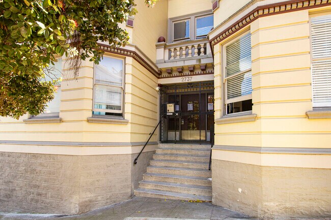 2737 Sutter