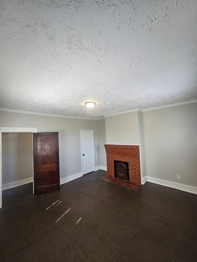 Photo - 1033 E 5th St