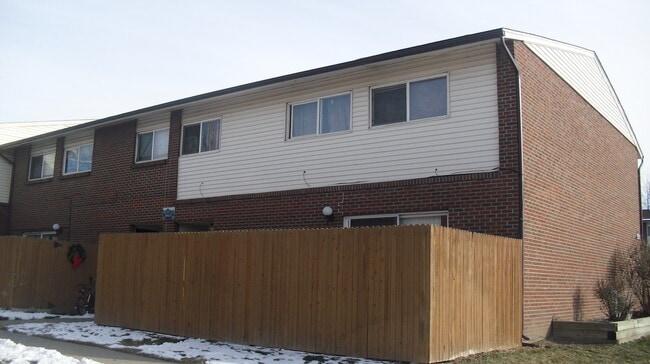 Spacious Three Bedroom Townhome in Westmin... - Spacious Three Bedroom Townhome in Westmin...