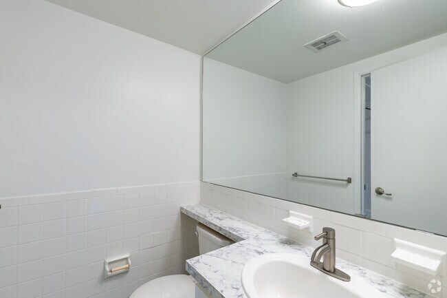 2BR, 1BR - The Sheridan - 928SF - Ivanhoe