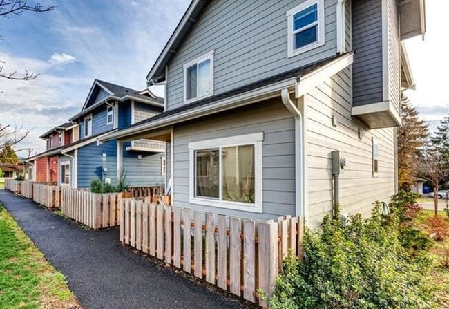 Photo - Lovely 2 Bedroom Townhouse - Pets Possible