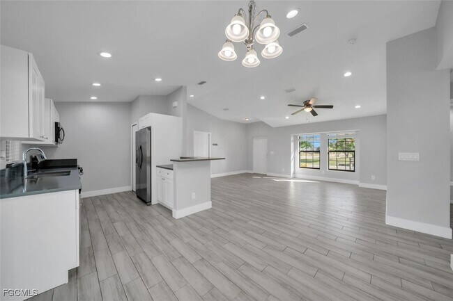 Photo - 919 NE 35th Ln