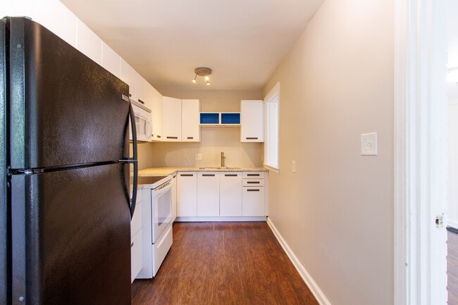 Photo - 1142 E 54th St