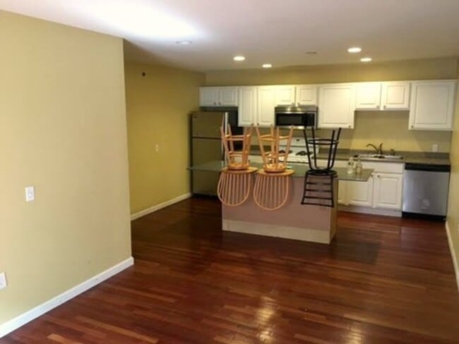 Photo - 355 Pearl St Unidad 8