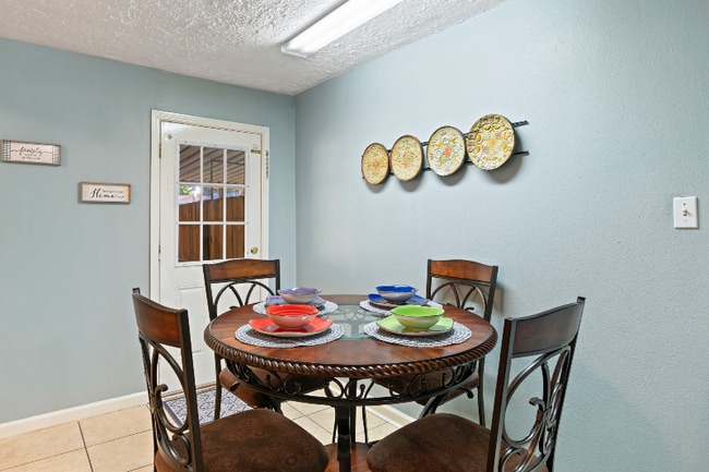 Photo - 305 Fresa Rd