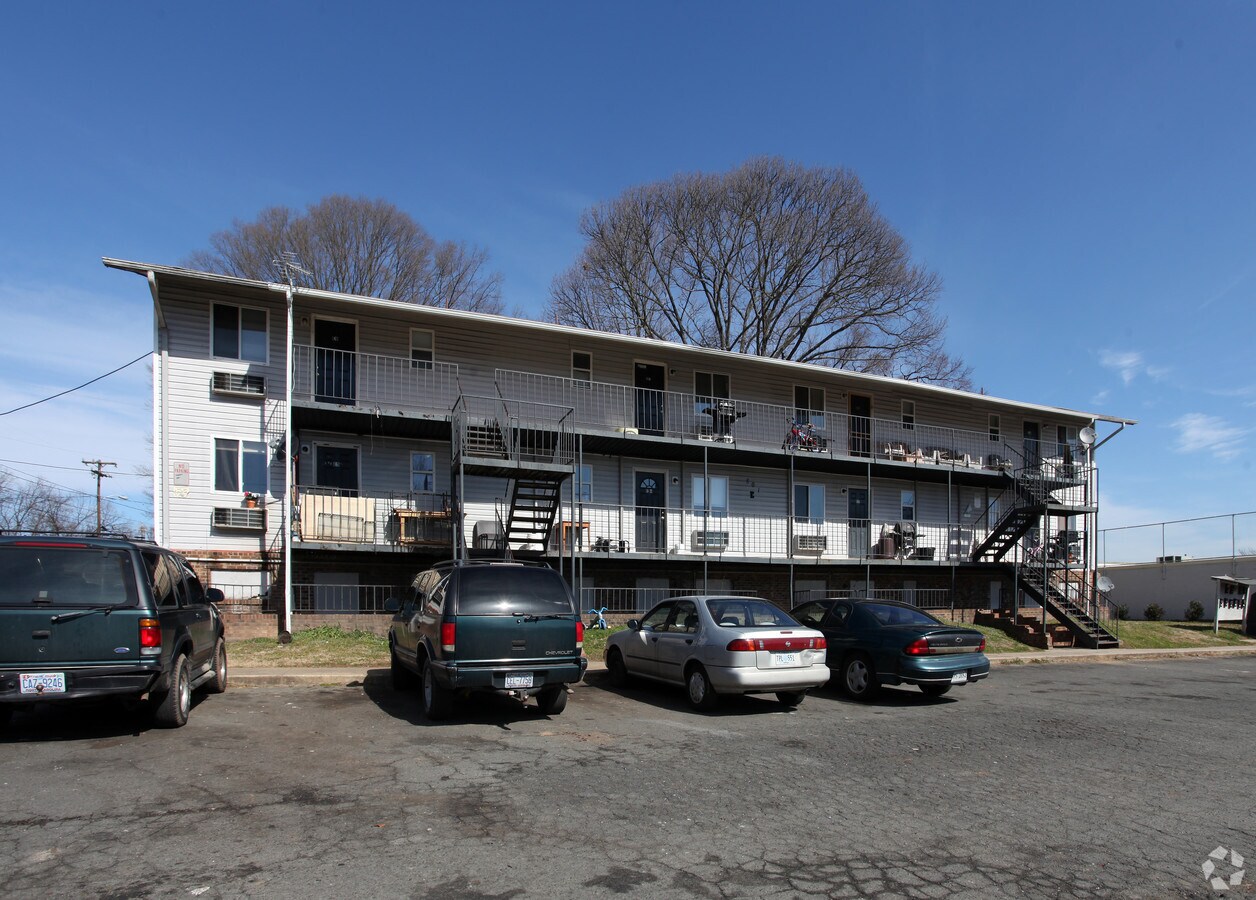 Photo - 801 Hopkins St Apartments