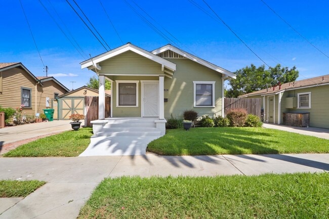 Building Photo - 2723 E 8th St Unit 8th St Main