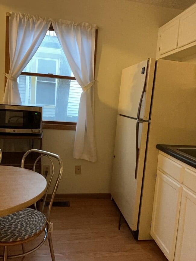 Photo - 147 N State St