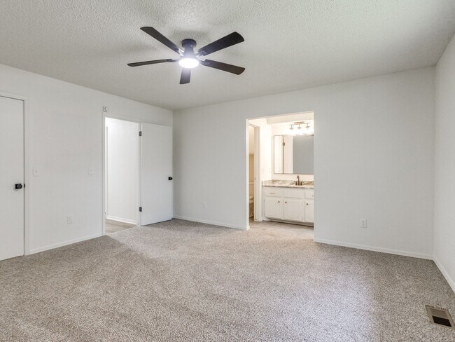 10104 Primrose Ln