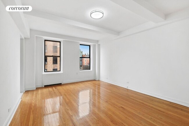 Photo - 200 W 16th St