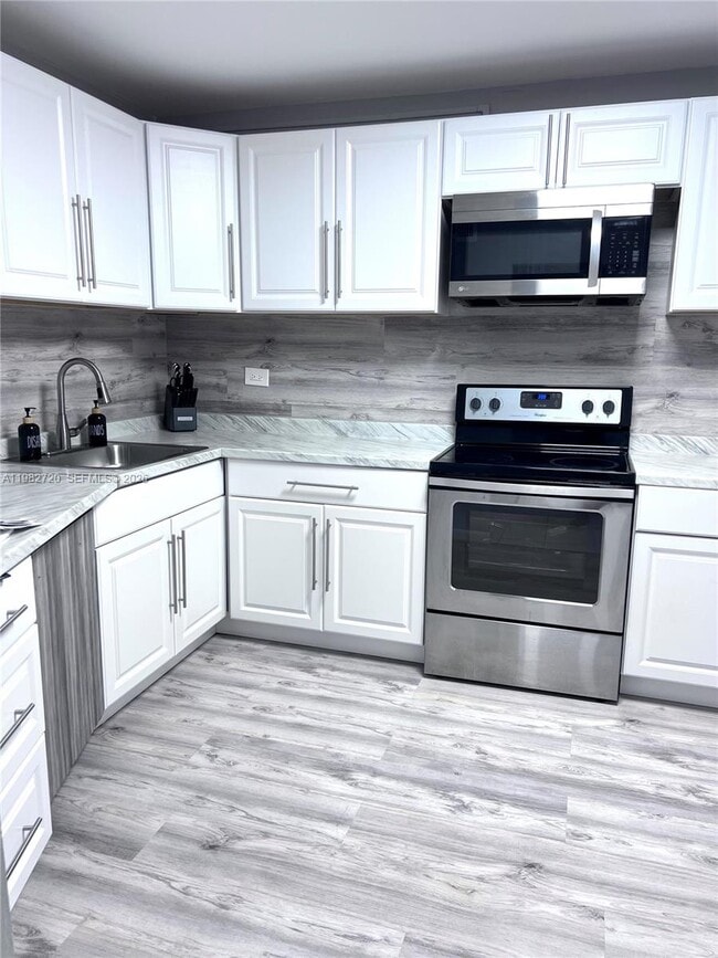 Building Photo - 1670 NE 191st St Unit 403-3