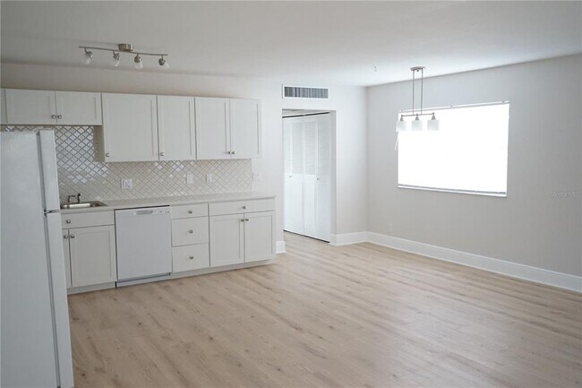 Photo - 1802 Bedford Terrace Unit 183