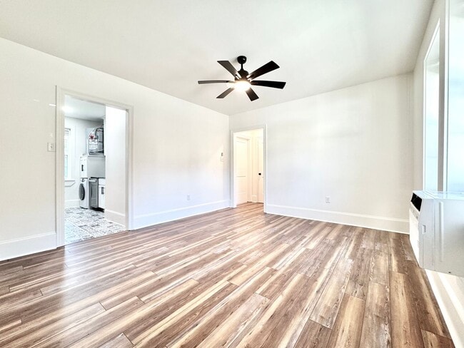 Photo - The Gladiola – Newly Renovated Luxury Livi...