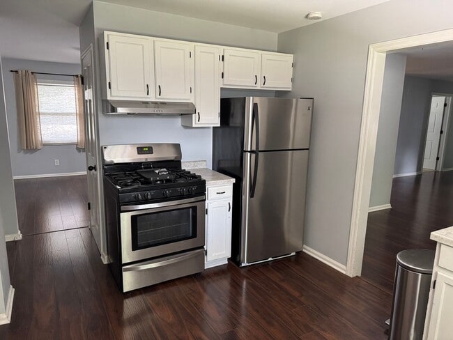 Photo - 209 W Royal Dr