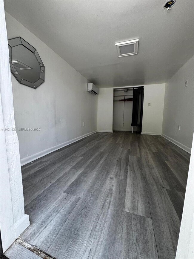 Photo - 1121 NW 40th St Unit 3