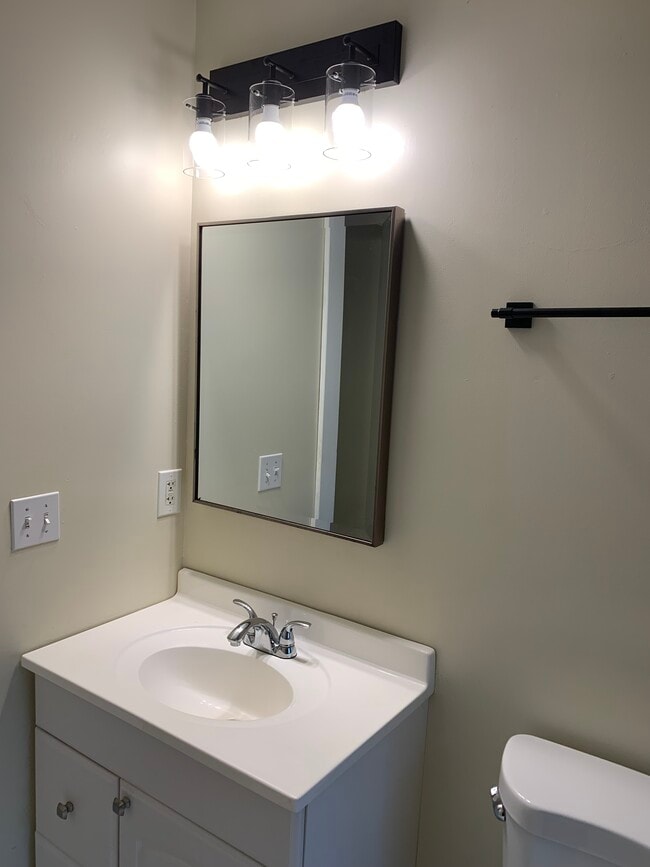 Photo - 5927-5925 Etzel Unit 5925A