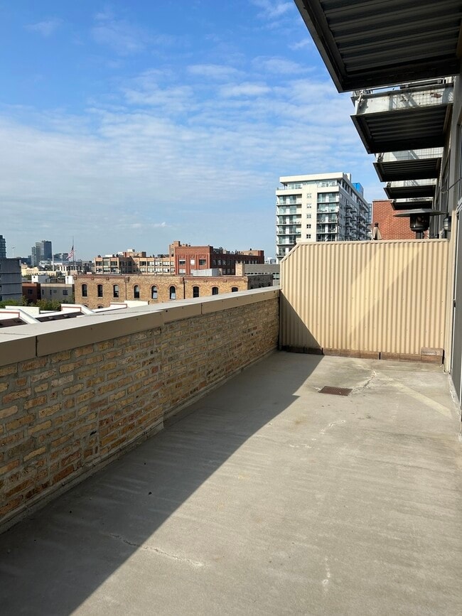 Photo - 824 W Superior St Unit 501