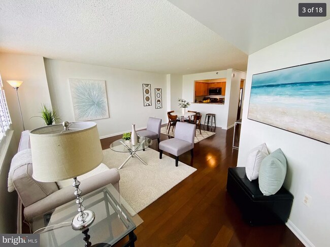 Photo - 10101 Grosvenor Plz Unit 714