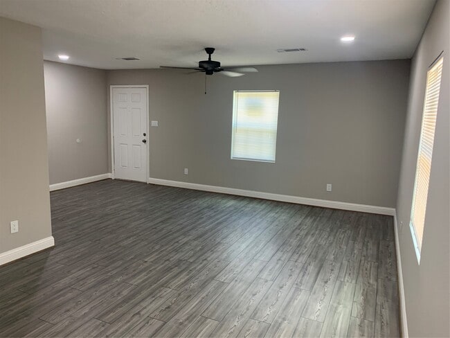 Photo - 905 San Jacinto St