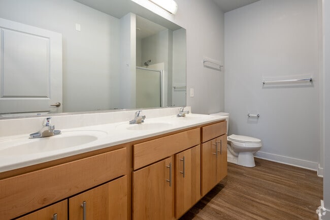 3BR, 1BA - 759SF - Bathroom