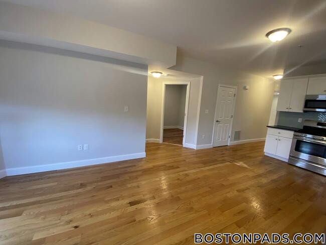995 Dorchester Ave Unit 2