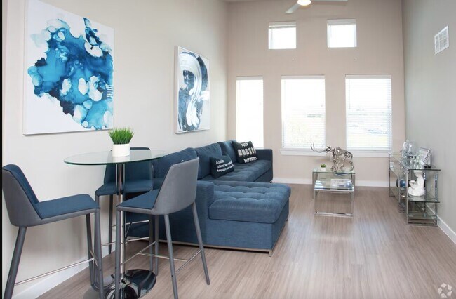 Photo - 1800 S I- 35 Service Rd