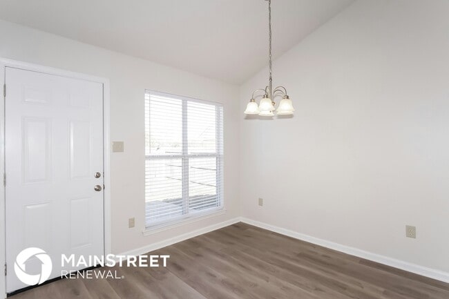 Photo - 5677 Kaitlyn Dr W