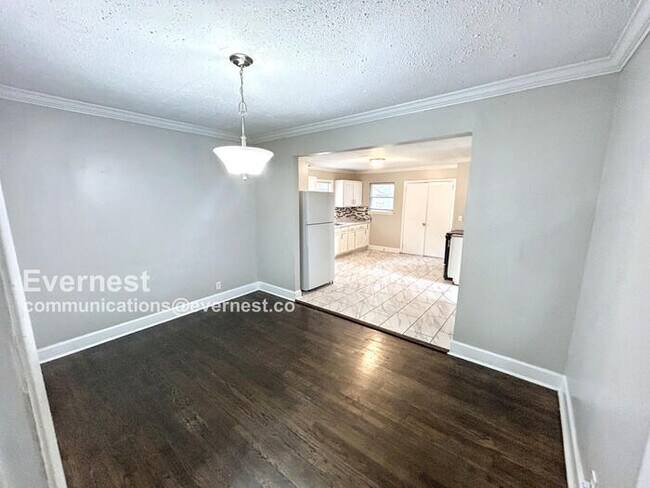 Photo - 525 Selma Rd