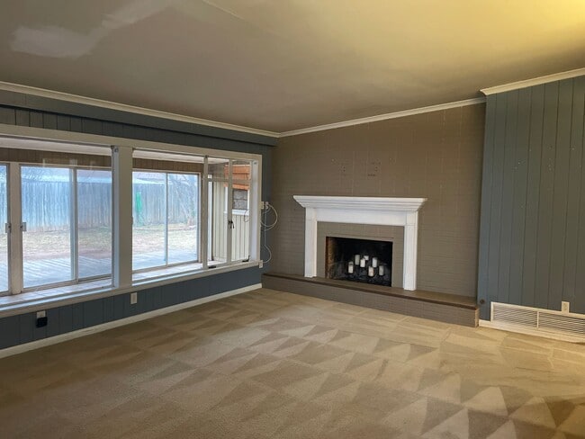 Photo - Mid-Century Modern! 3 bedroom, 2 bath, 2 car garage!