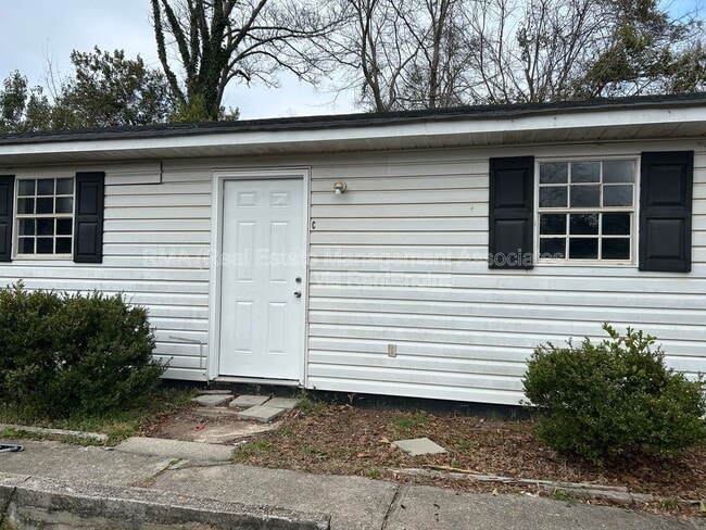 Building Photo - 413 N Hill St Unit C