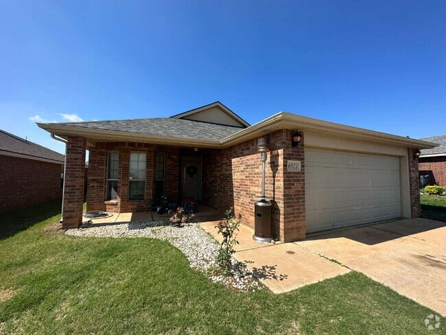Building Photo - Wonderful 3 Bedroom 2 bathroom home!